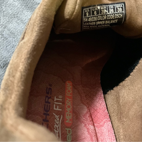 Skechers relaxed fit memory foam size 9 - Picture 3 of 3